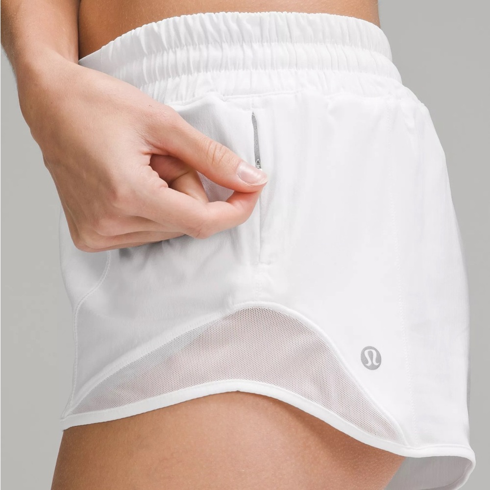 lululemon athletica hotty hot low rise running shorts 2.5”